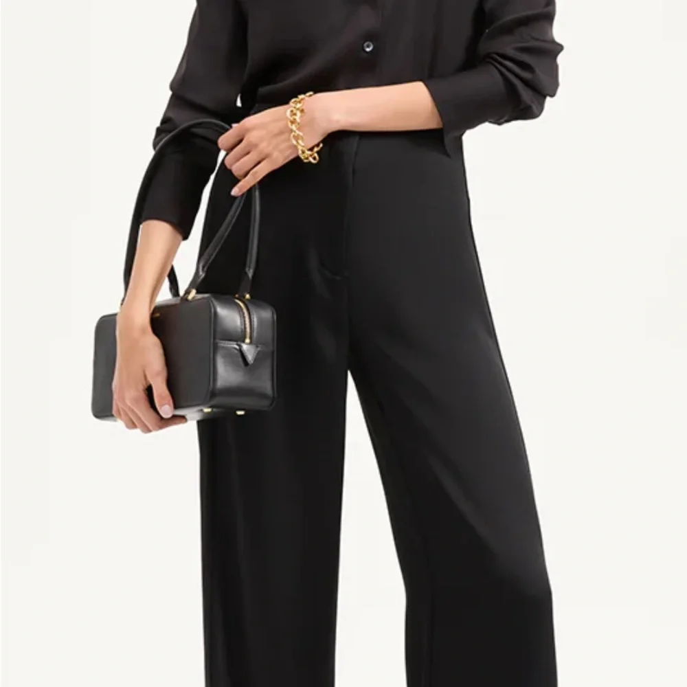 NWT Veronica Beard bag black leather, beautiful - Picture 2 of 3